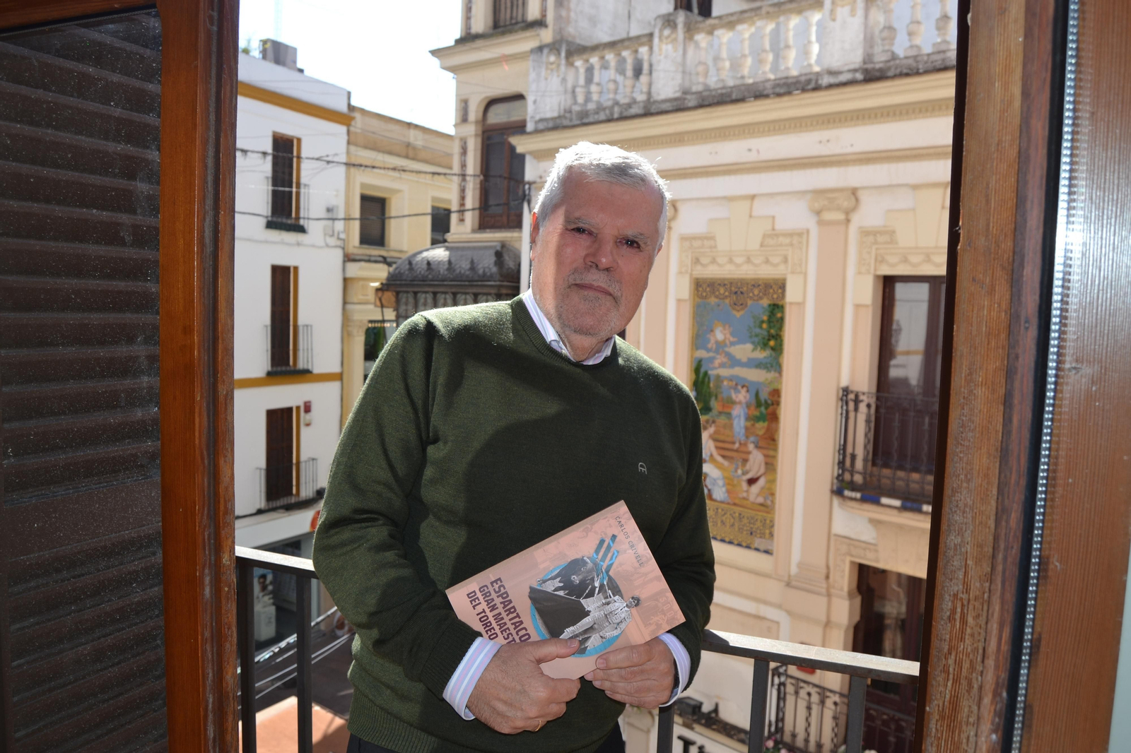 Carlos Crivell ha biografiado la vida profesional de Espartaco. Carlos Crivell ha biografiado la vida profesional de Espartaco.