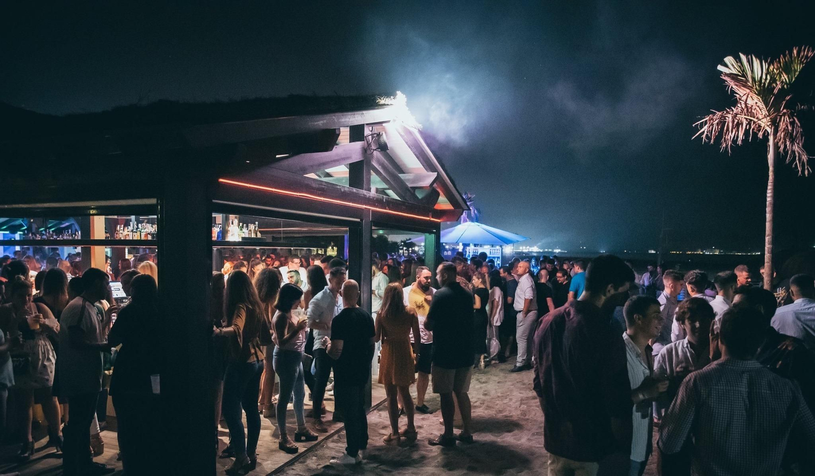 En las playas de Granada también hay lugar para la fiesta (Hoyo 19)