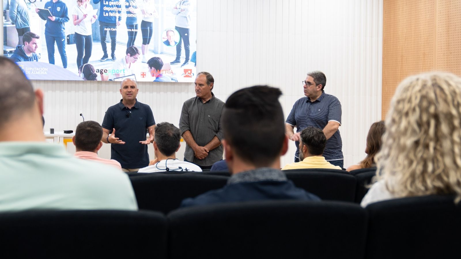 José Antonio García, vicepresidente y diputado de Deporte, dio la bienvenida a todos los participantes.