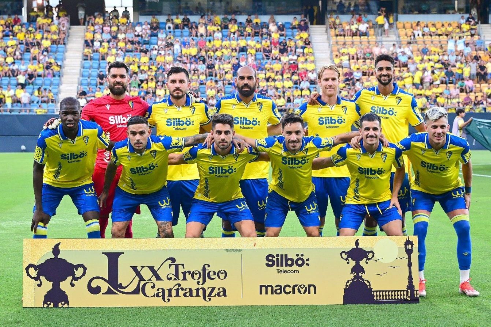 Formación inicial cadista en el Trofeo Carranza.