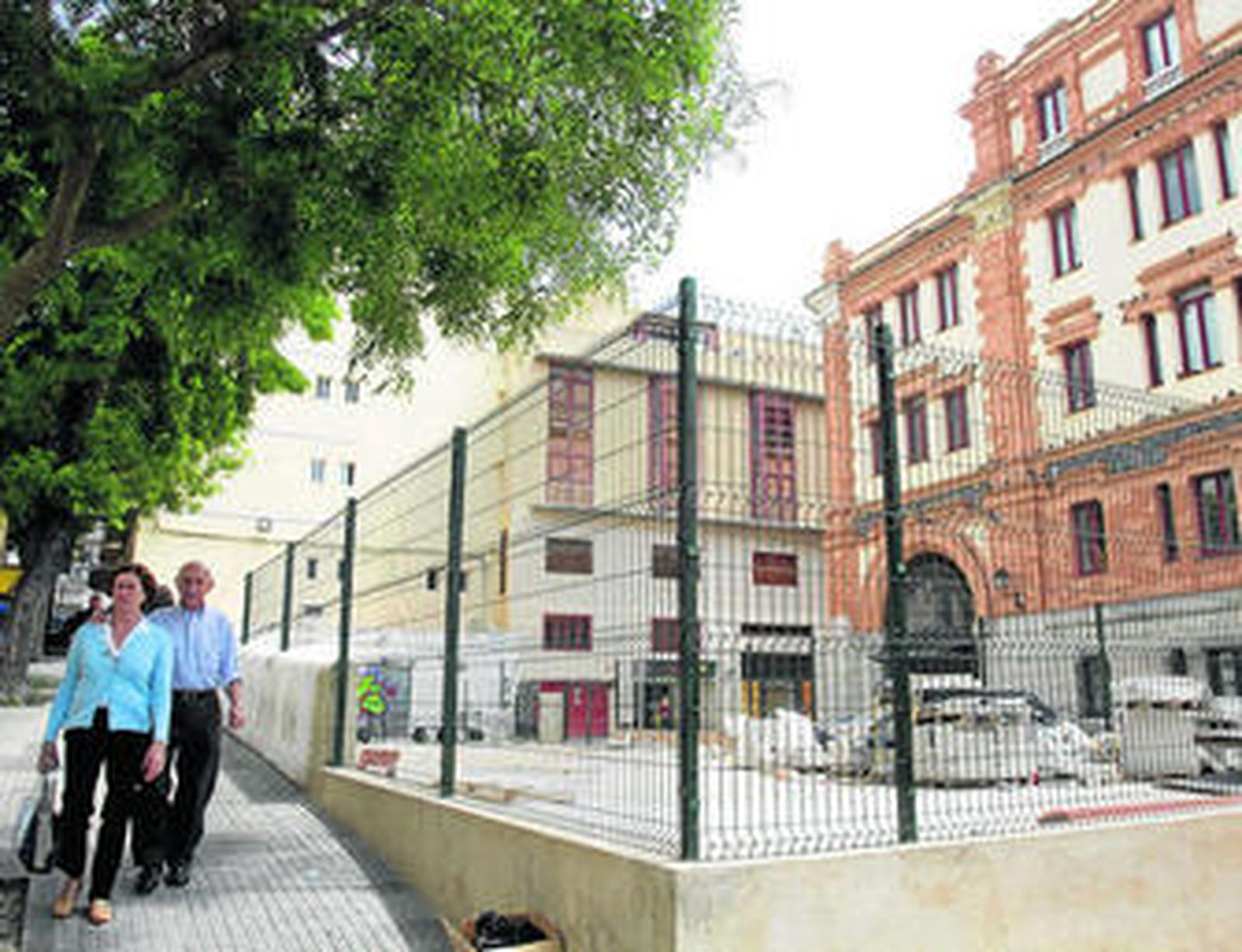 Espacio de la plaza Guerra Jiménez donde se colocará una nueva guardería y centro comercial.