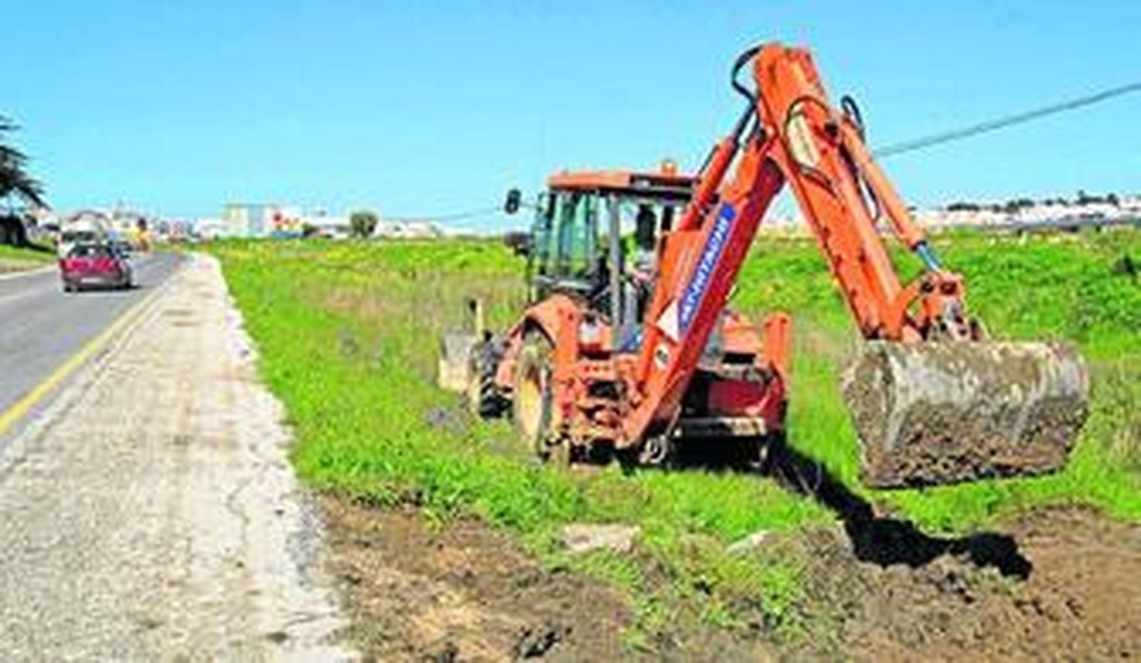 Las primeras excavadoras trabajaban ya ayer sobre el terreno.