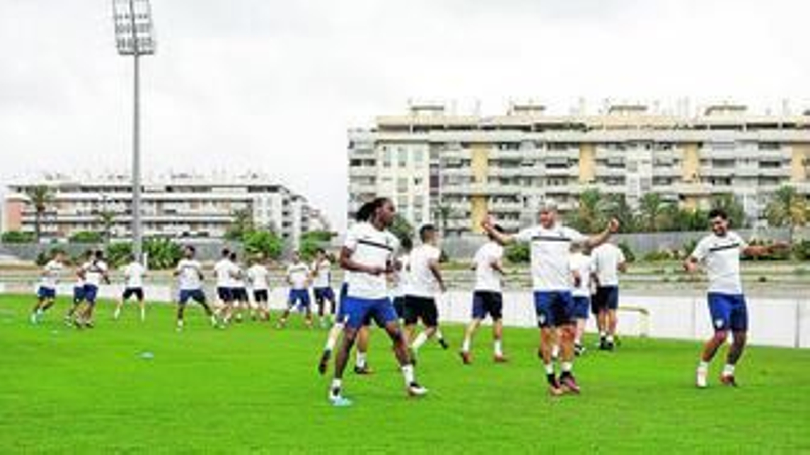Los jugadores del Málaga, en un entrenamiento.