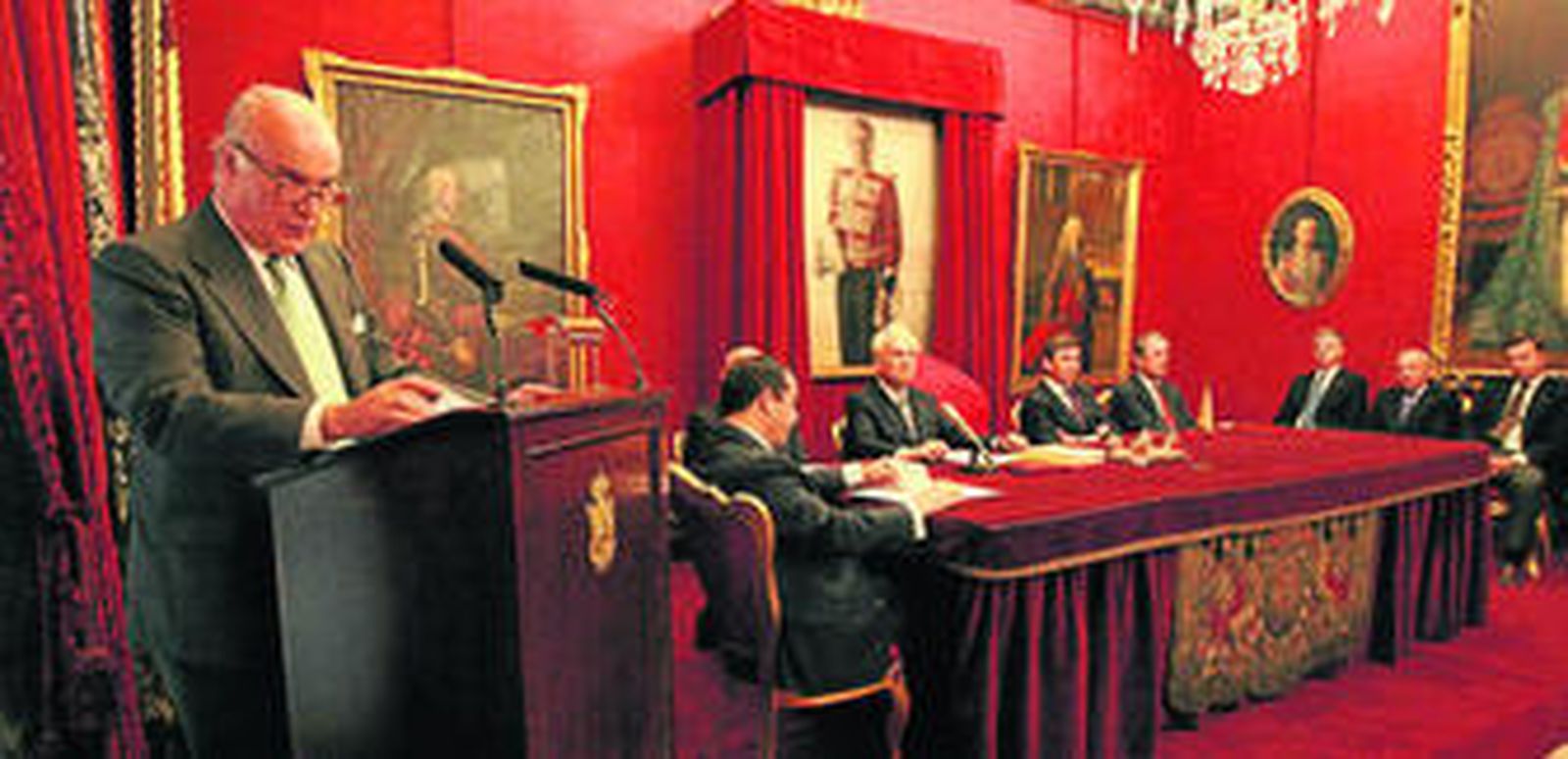 Presentación de las obras en la Real Maestranza, presidida por Alfonso Guajardo-Fajardo.