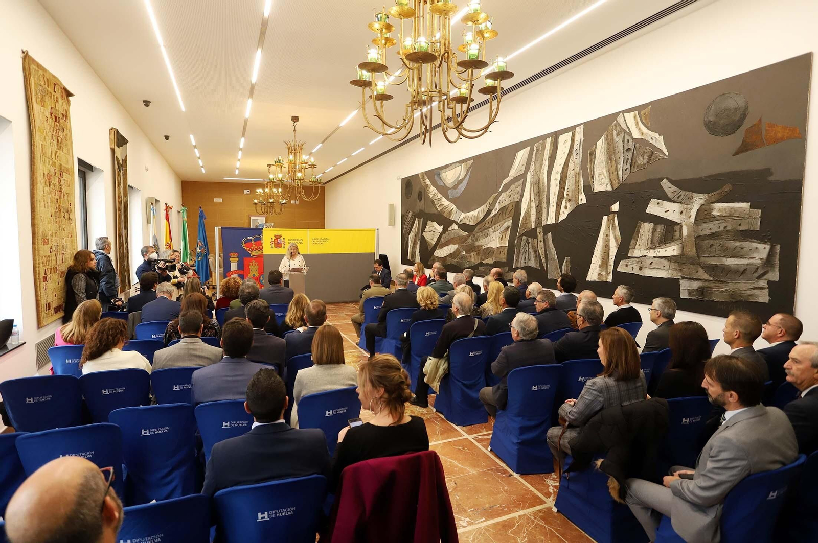 Imágenes del acto conmemorativo del 44 Aniversario de la Constitución Española y en el que se hace entrega al Real Club Recreativo de Huelva del decimotercer Premio Martín Alonso Pinzón a los Valores Constitucionales