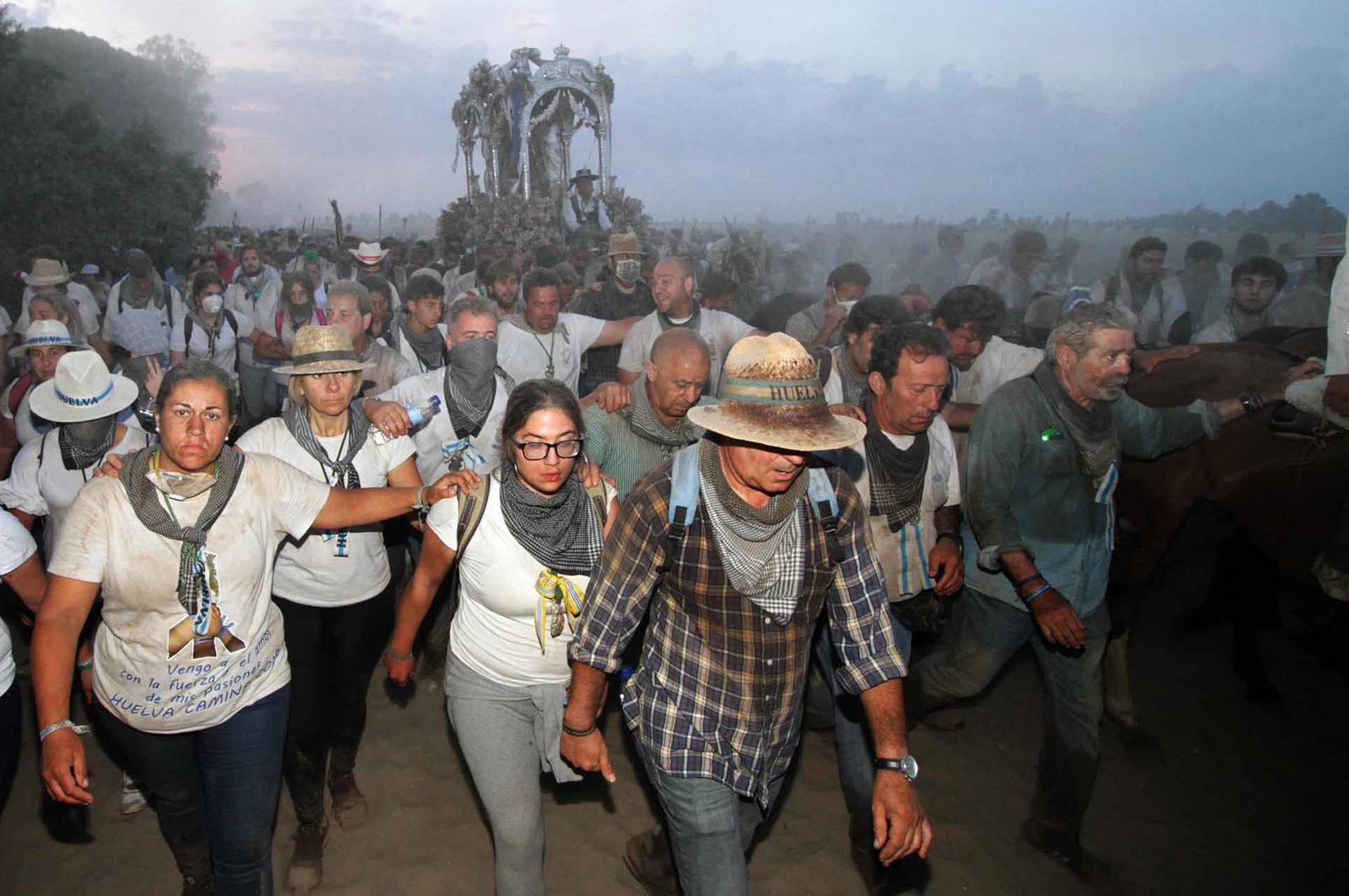 Imágenes de la llegada de la Hermandad del Rocío de Huelva a la aldea
