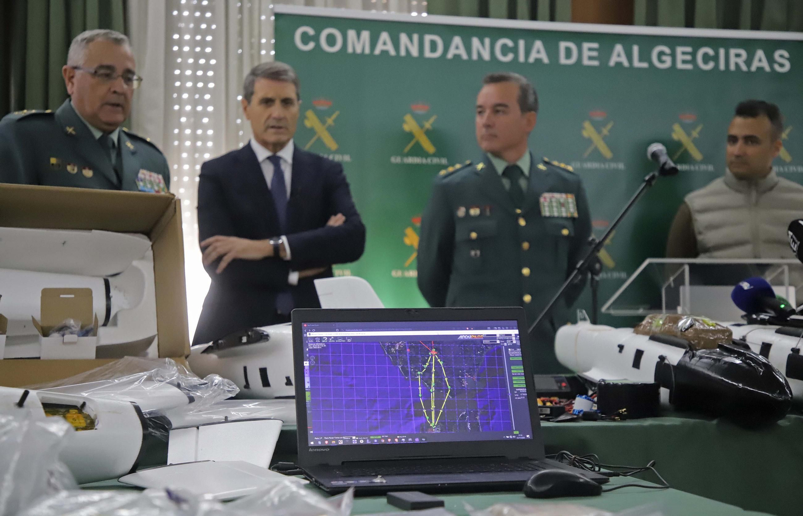 Fotos de los drones de largo alcance para introducir hachís en España desde Marruecos incautados por la Guardia Civil en Algeciras
