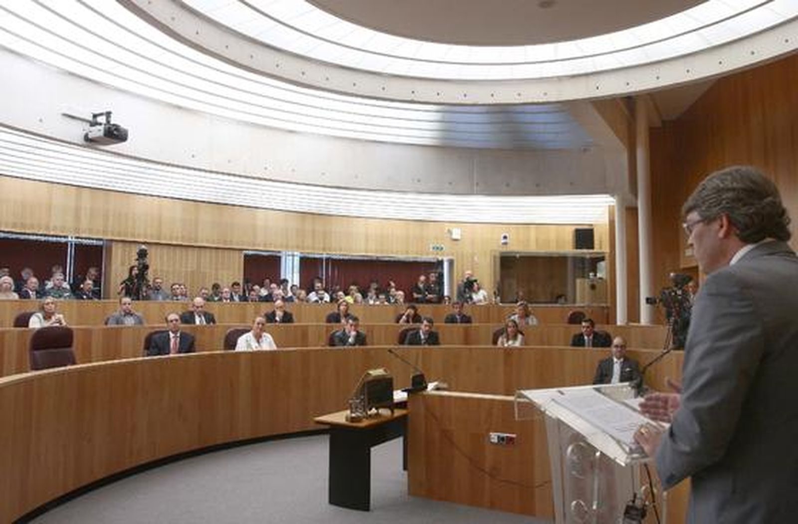 Sebastián Pérez es investido como nuevo presidente de la Diputación de Granada


Foto: Mar?de la Cruz