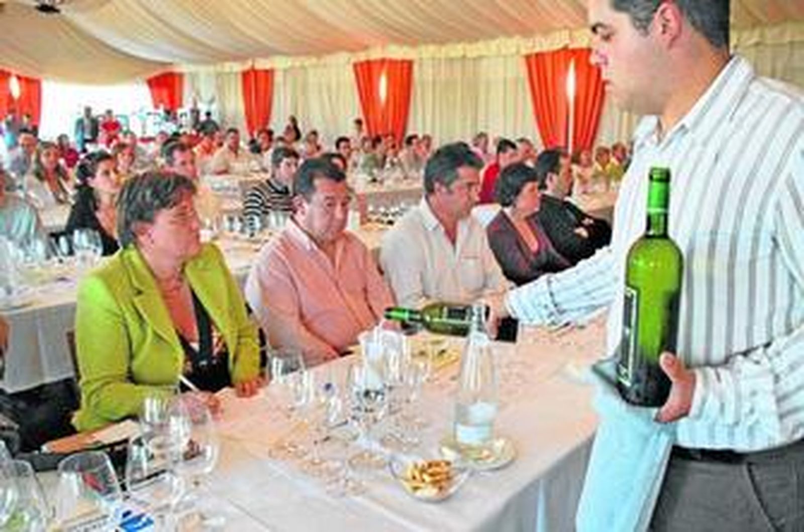 Imagen de archivo de una cata de vino de Chiclana.