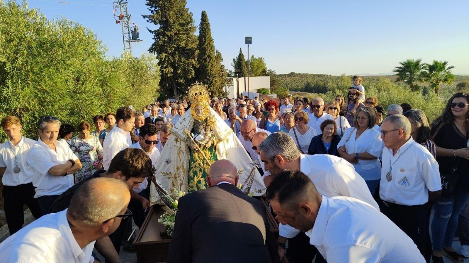 Santaella celebra el 450 aniversario de la primera salida procesional de la Virgen del Valle, en fotografías