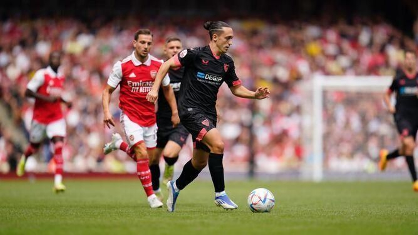 Luismi Cruz, ante el Arsenal en un amistoso en verano justo antes de ser cedido al Barcelona.