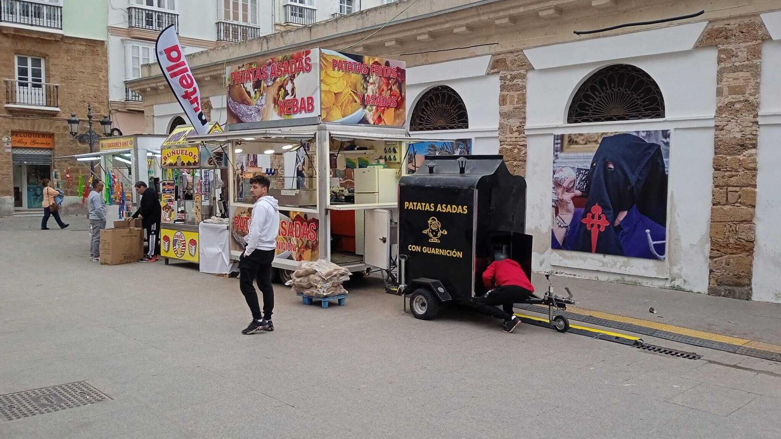 Puestos de comida en la calle Libertad.