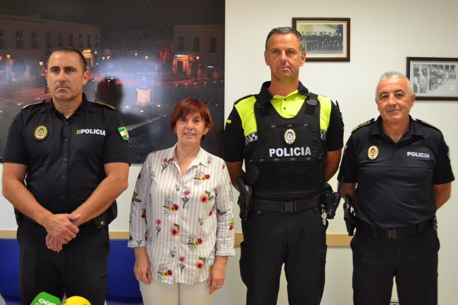 Paqui González presentando el nuevo equipamiento.