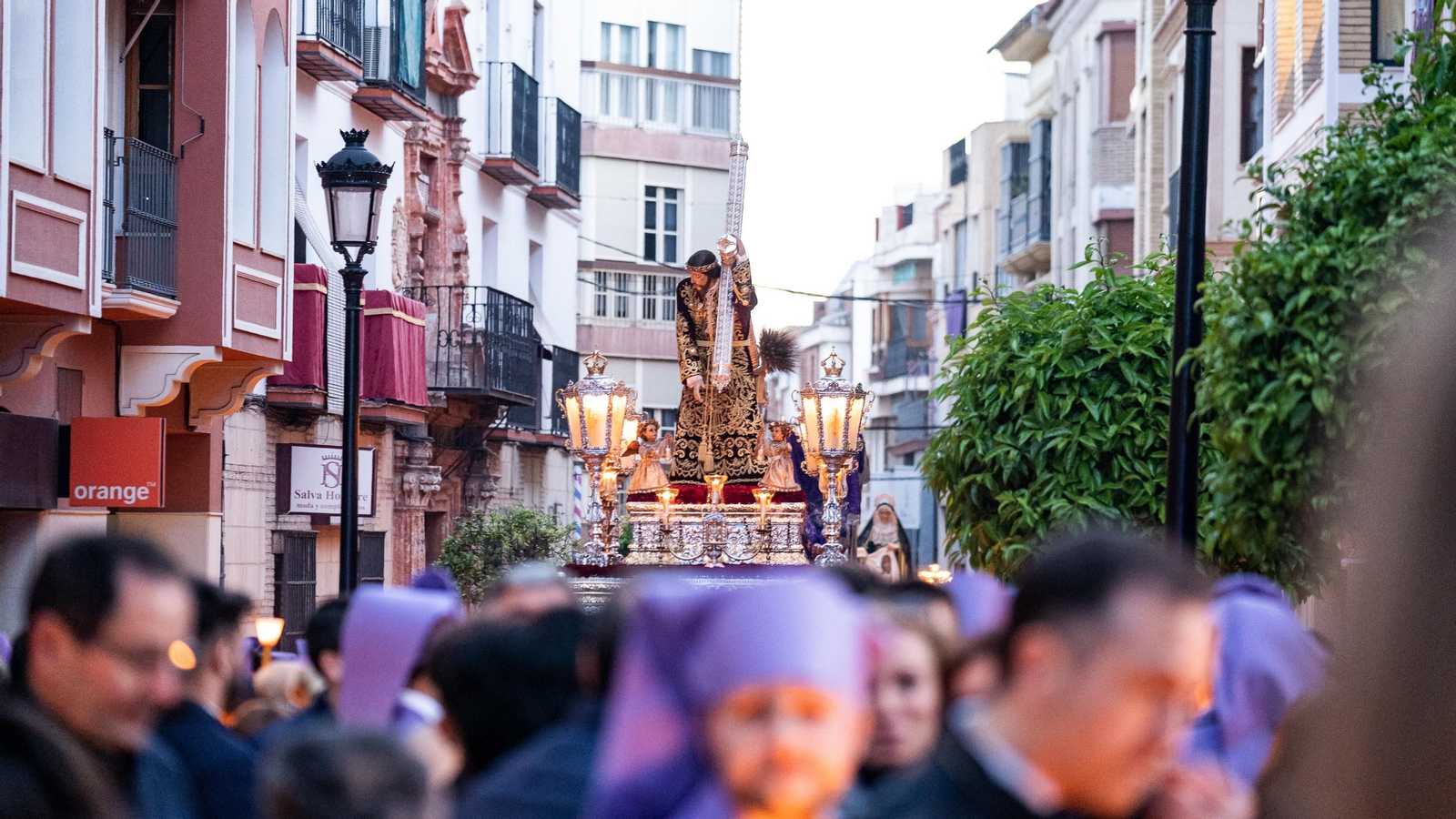 Viernes Santo en Lucena: devoción absoluta por el Nazareno