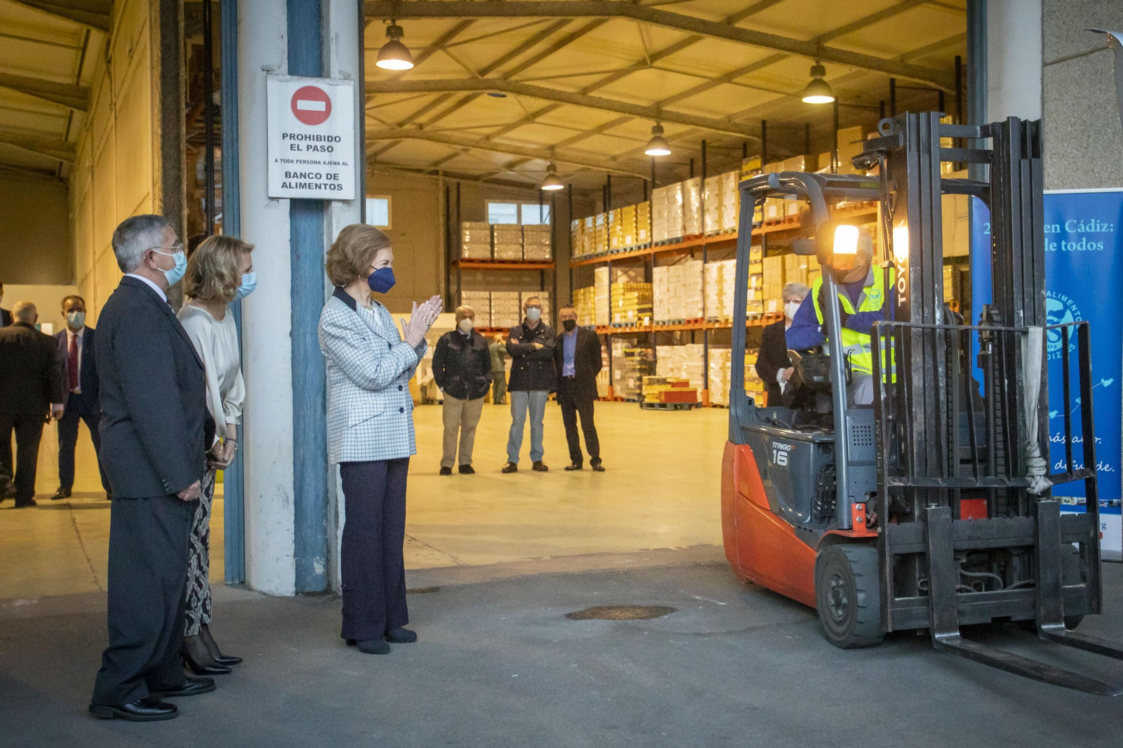 Imágenes de la visita de la Reina Sofía al Banco de Alimentos de Cádiz