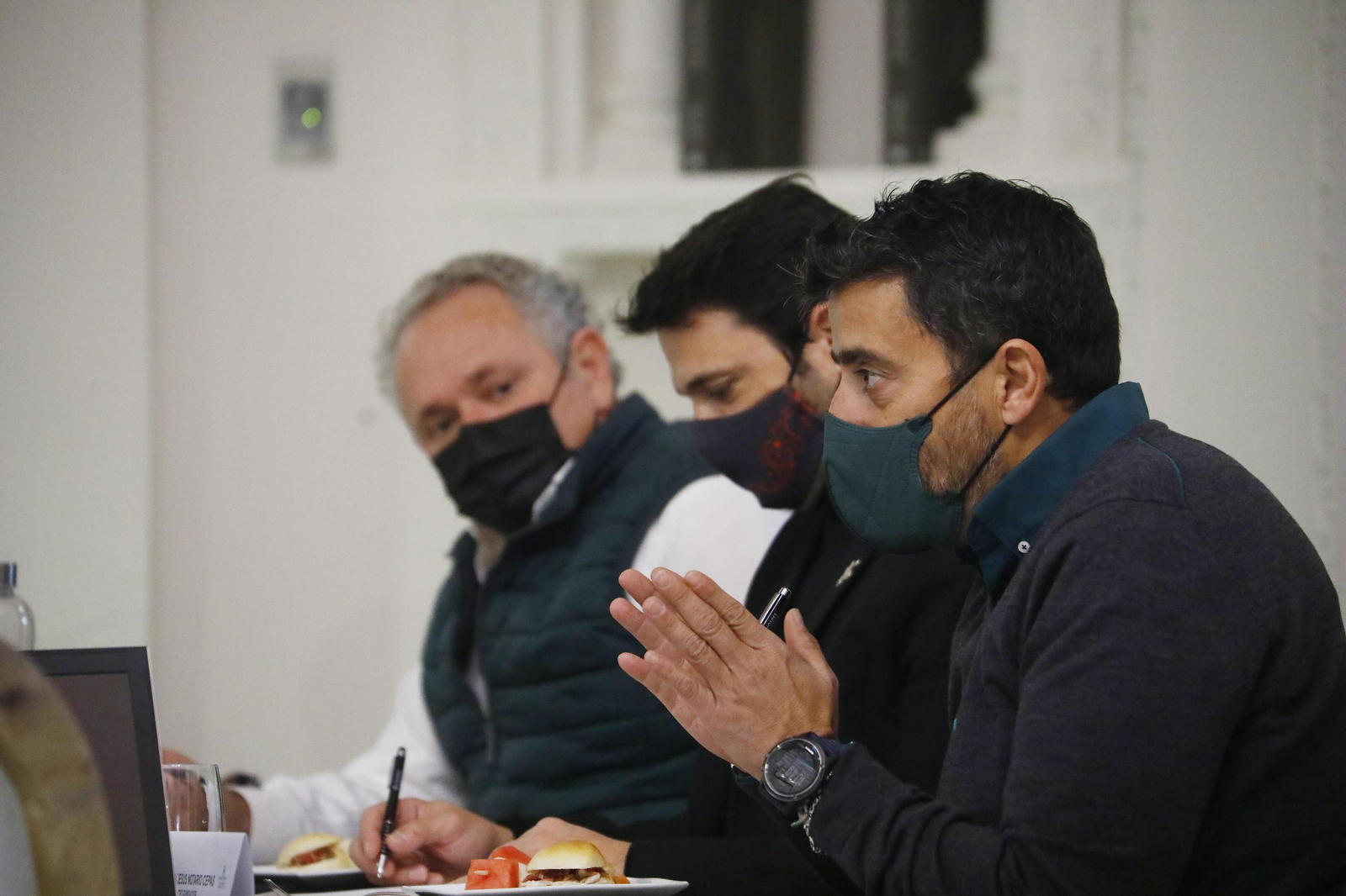 La mesa de redacción de 'el Día' sobre comercio digital, en fotografías