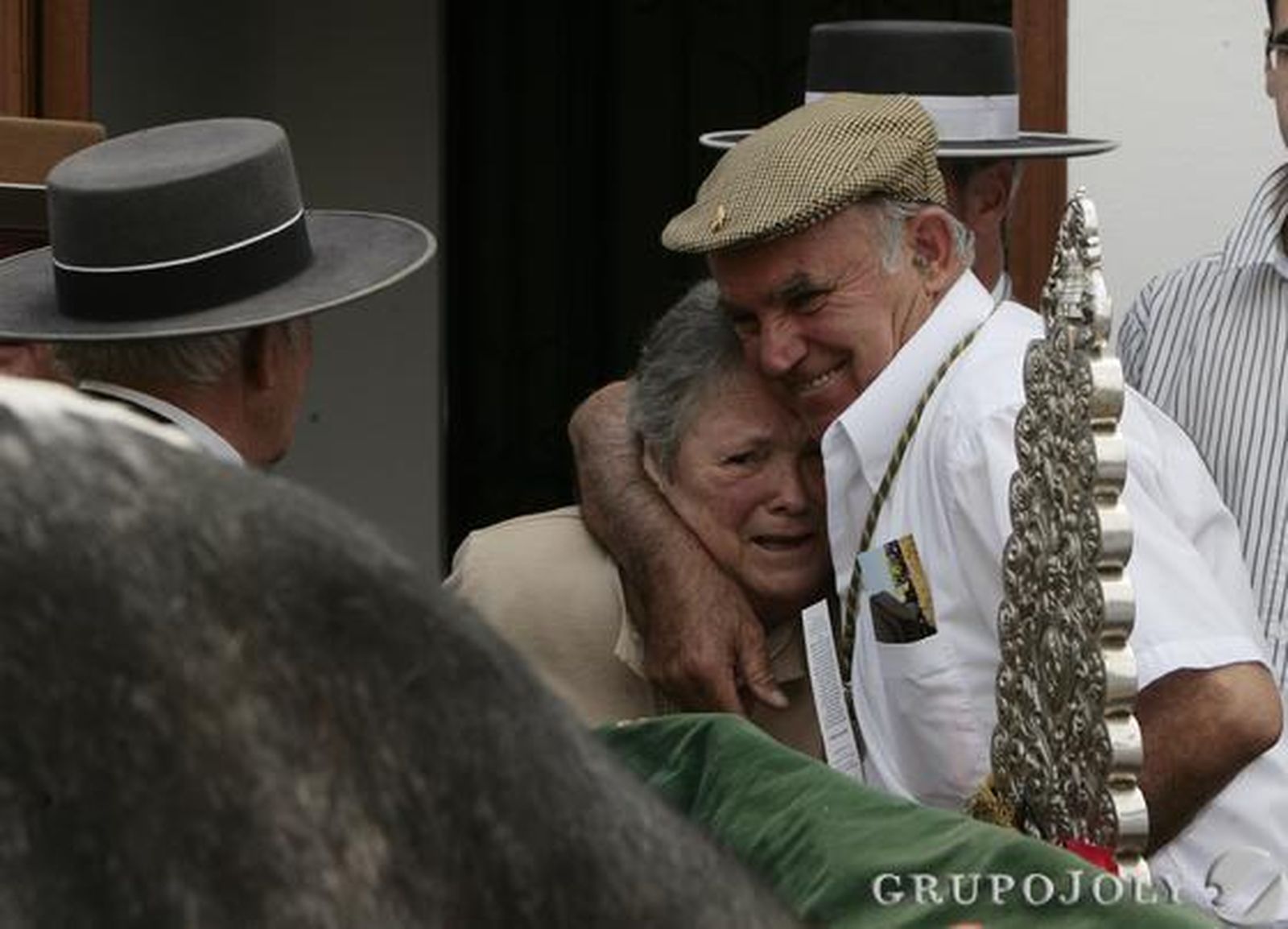 Emoción de los más mayores al paso de las carretas.

Foto: José Ángel García