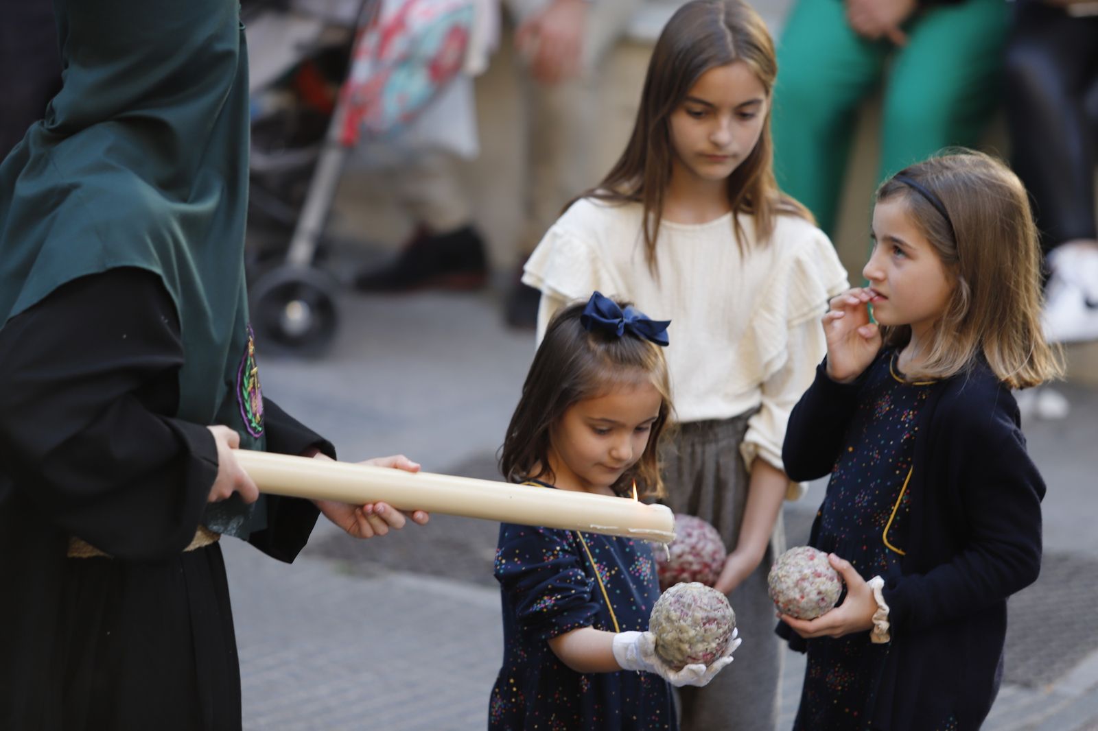 La Hermandad de la Soledad recorre las calles de Huelva en el Viernes Santo