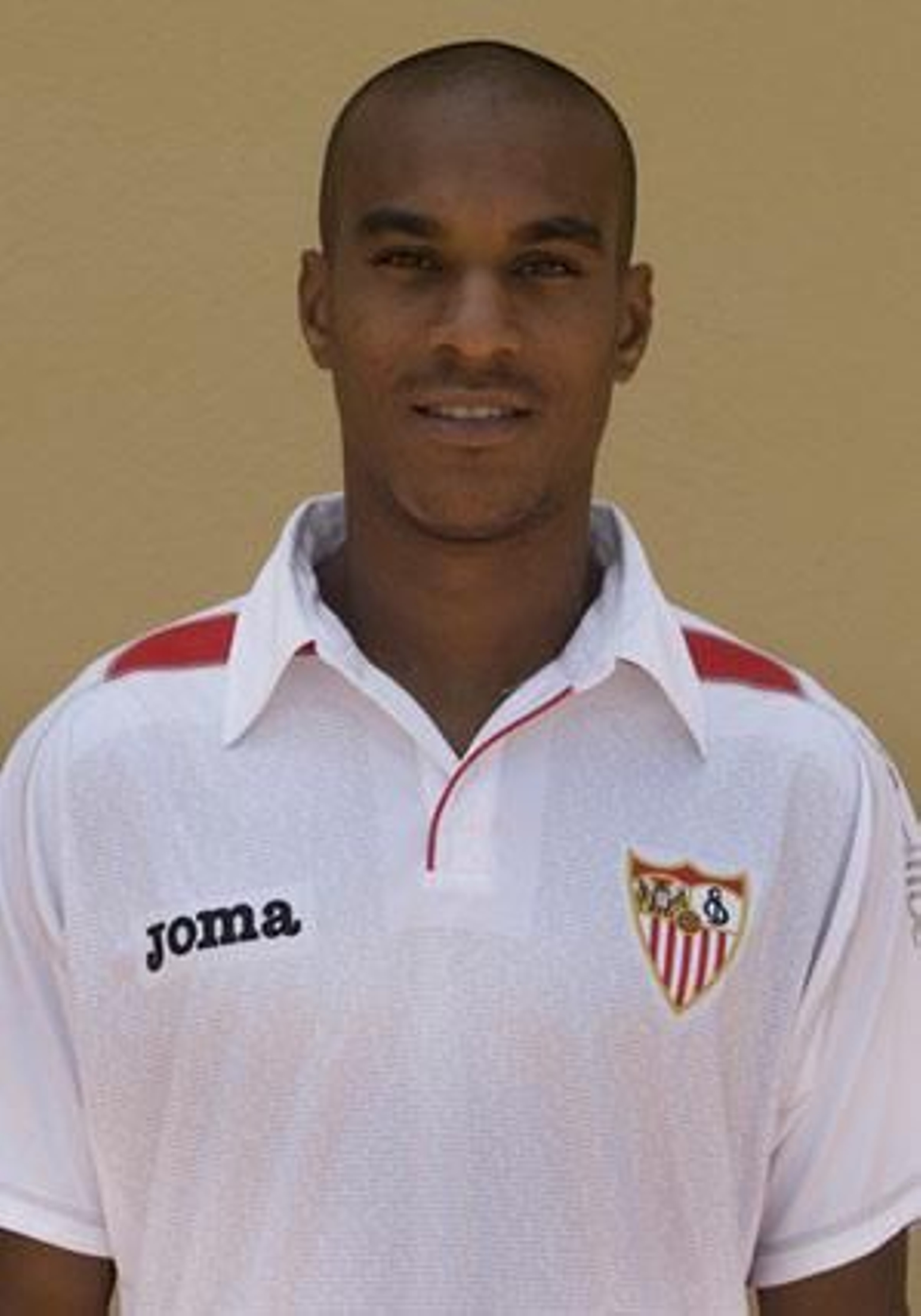 KONKO(defensa)
Edad:25 años
Temp. en el club:2ª
Goles en 08-09: 0
Contrato hasta: 2013