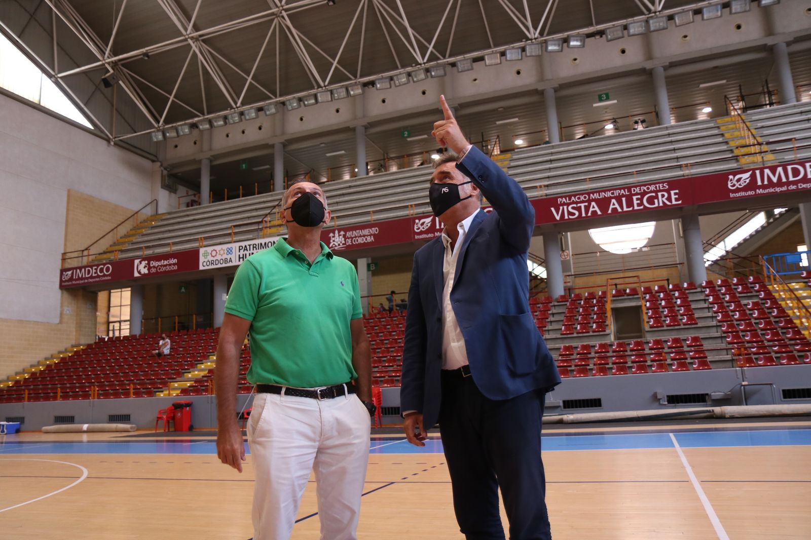 Luis Lorenzo Seco, gerente, y Manuel Torrejimeno, presidente del Imdeco, en Vista Alegre.