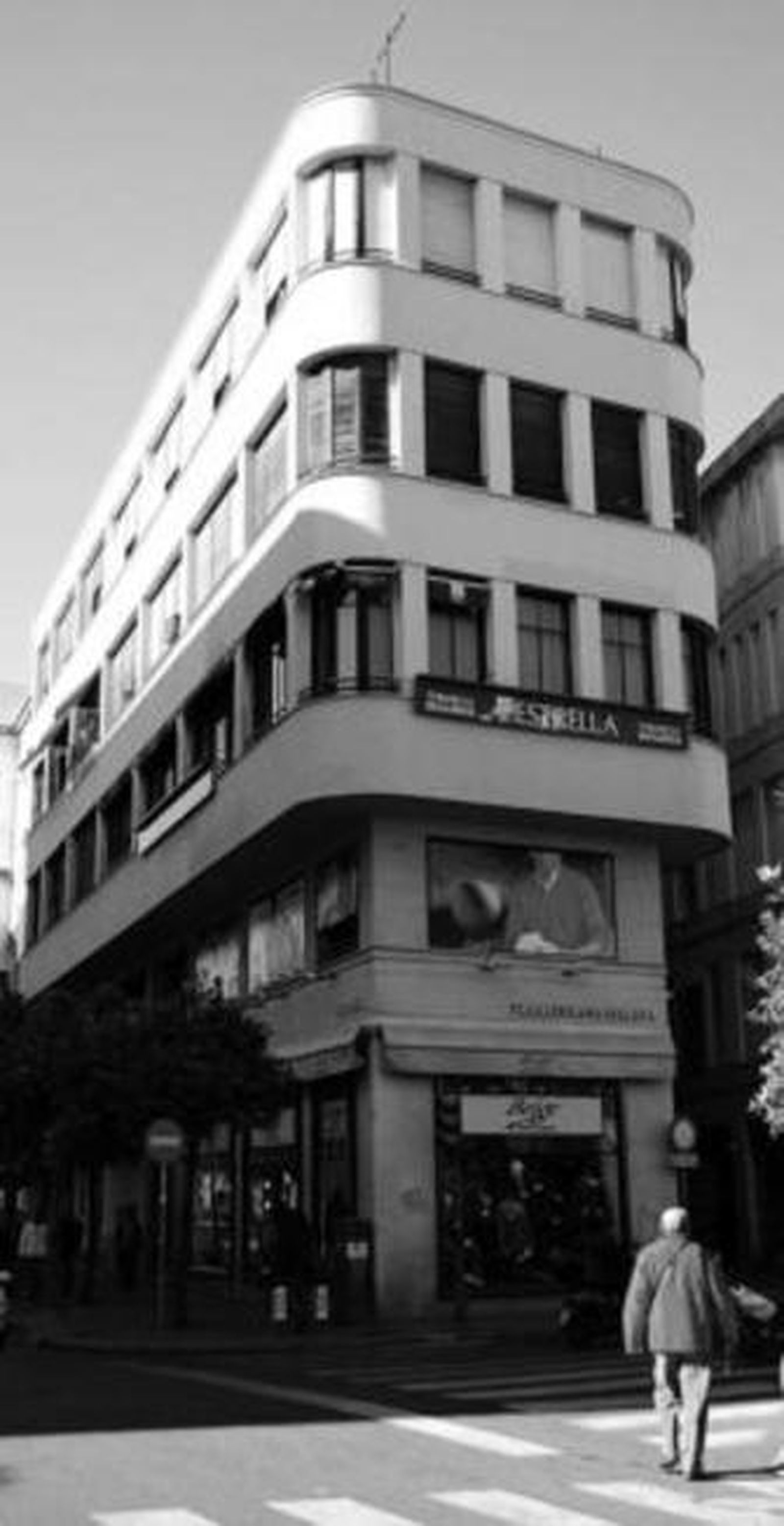 La Junta protege seis edificios del Movimiento Moderno en Sevilla