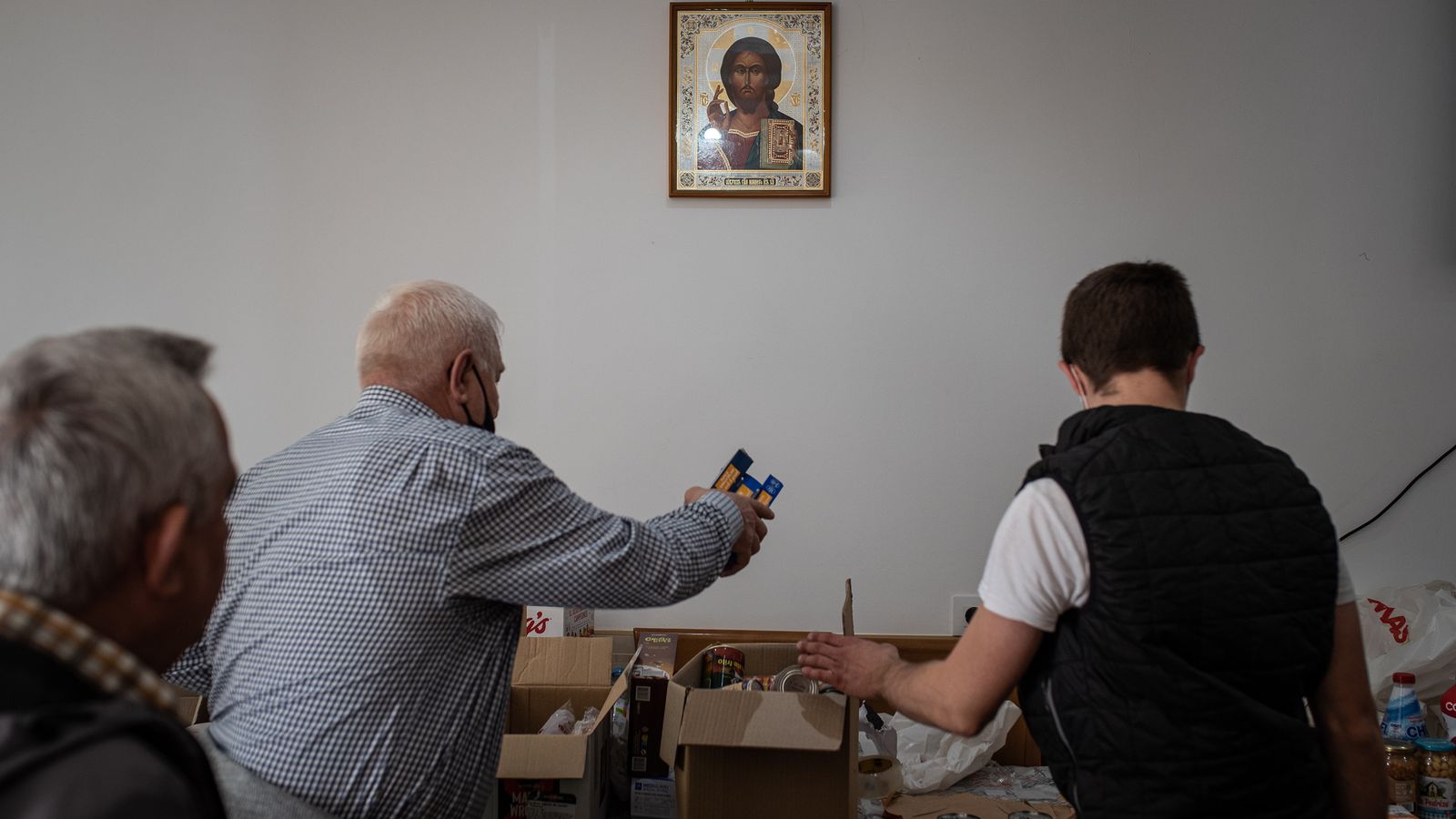 Recogida de recursos de primera necesidad en la Parroquia de los Santos Cirilo y Metodio.