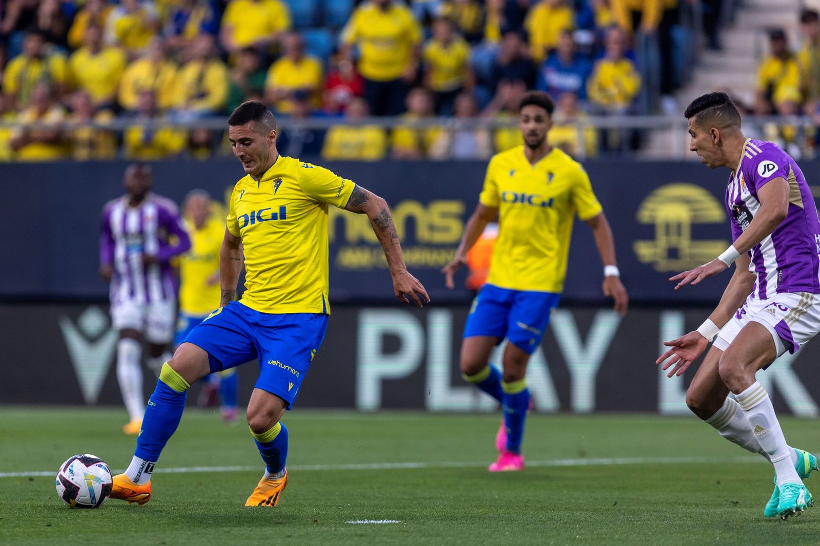 Todas las imágenes del Cádiz C.F.-Valladolid en el Nuevo Mirandilla