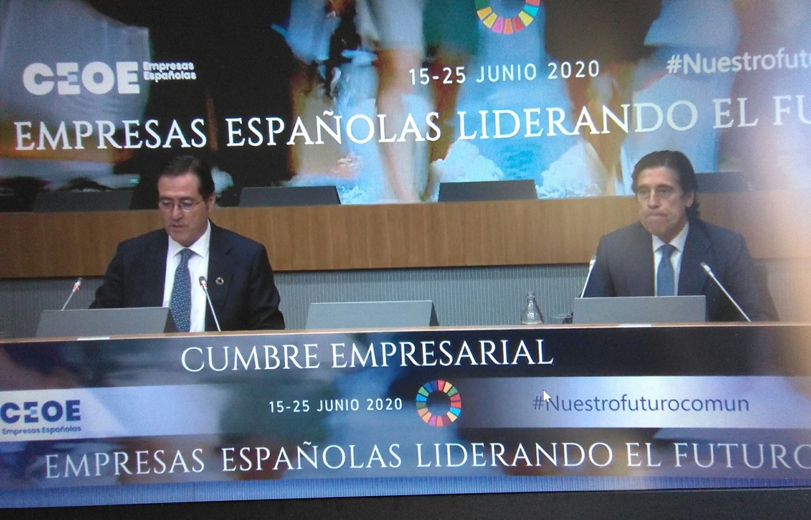 Antonio Garamendi y Manuel Manrique, presidentes de CEOE y Sacyr, en la cumbre empresarial.
