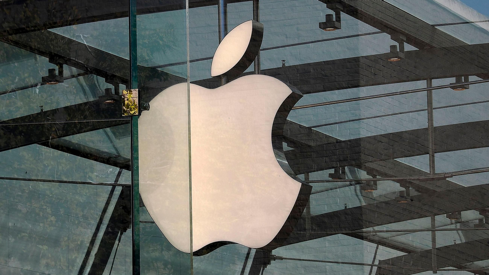 Logo de Apple en una tienda en Palo Alto, California (EEUU).