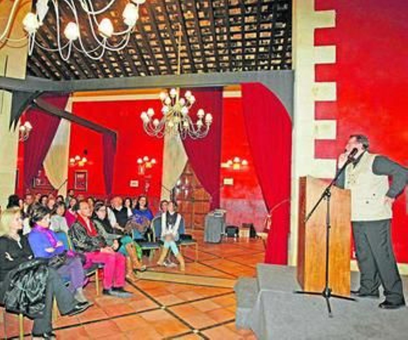 Doria en un momento de la conferencia ofrecida el pasado viernes, mientras respondía preguntas del público.