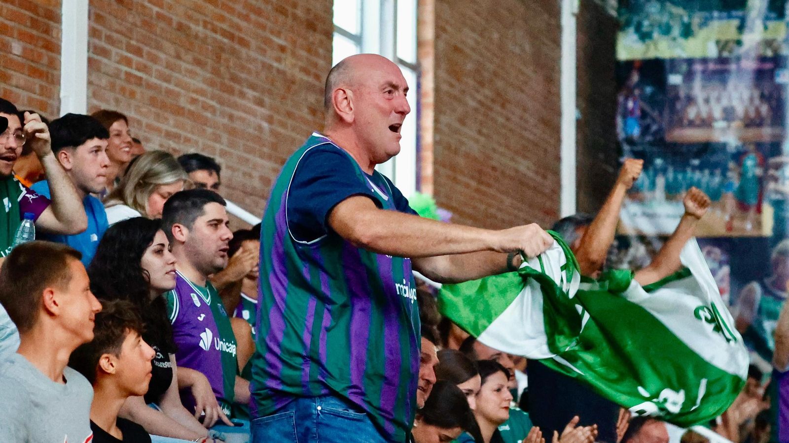 La locura en Los Guindos: ¡Búscate durante la final de BCL del Unicaja!