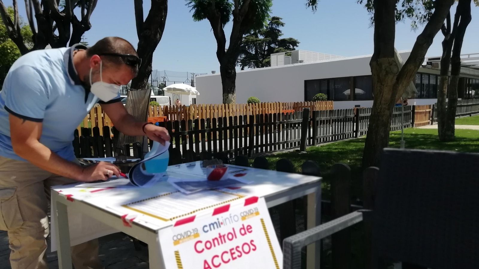 Control de acceso a las piscinas del Mercantil.