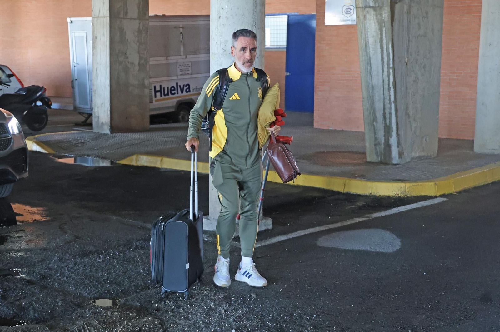 Imágenes de la salida en autobús del Recreativo de Huelva hacia Madrid