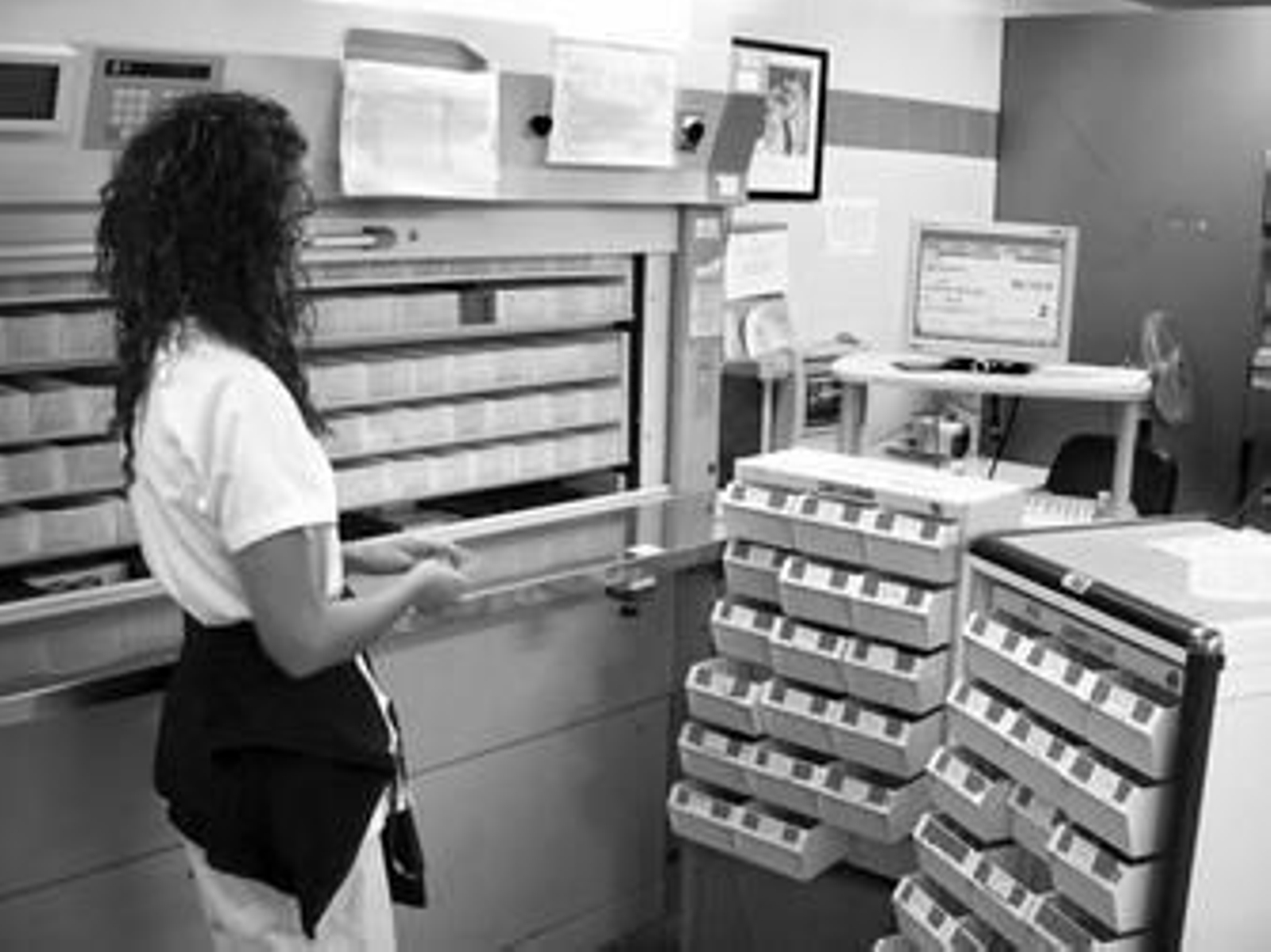 La farmacia del Hospital Dr. Negrín donde se organiza y dispensa los medicamentos del paciente. La farmacia del Hospital Dr. Negrín donde se organiza y dispensa los medicamentos del paciente.