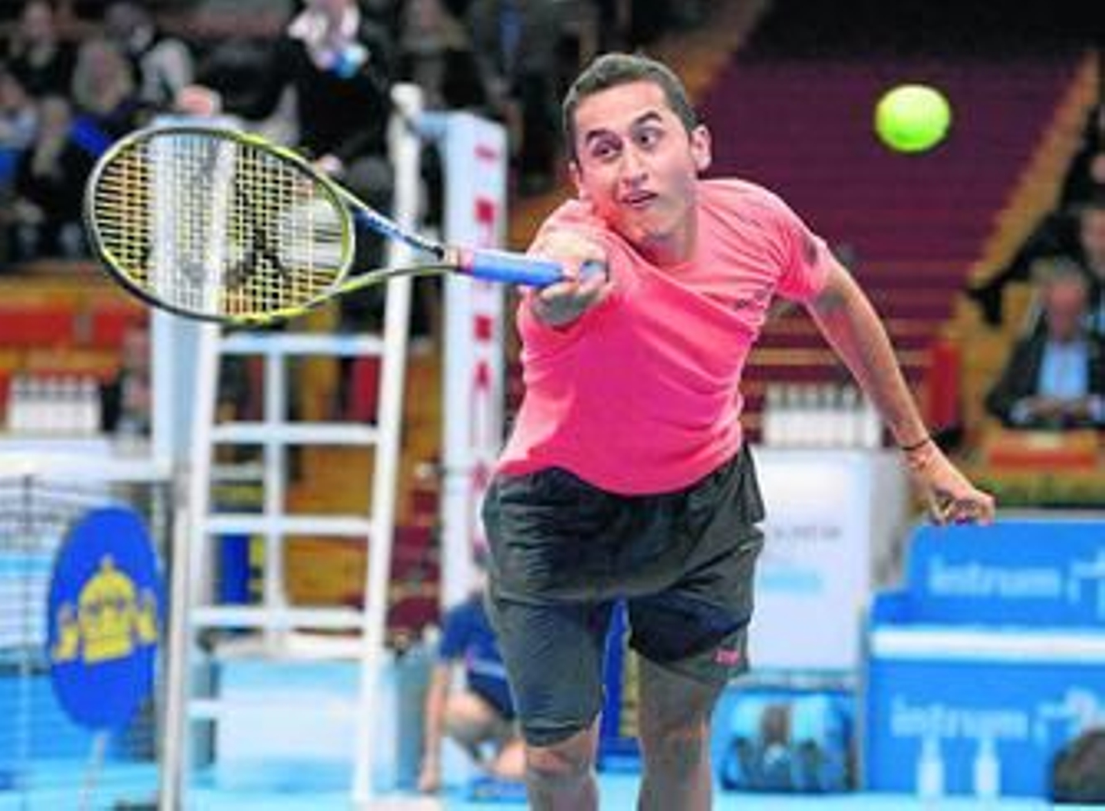 Almagro es superado en la red por Berdych.