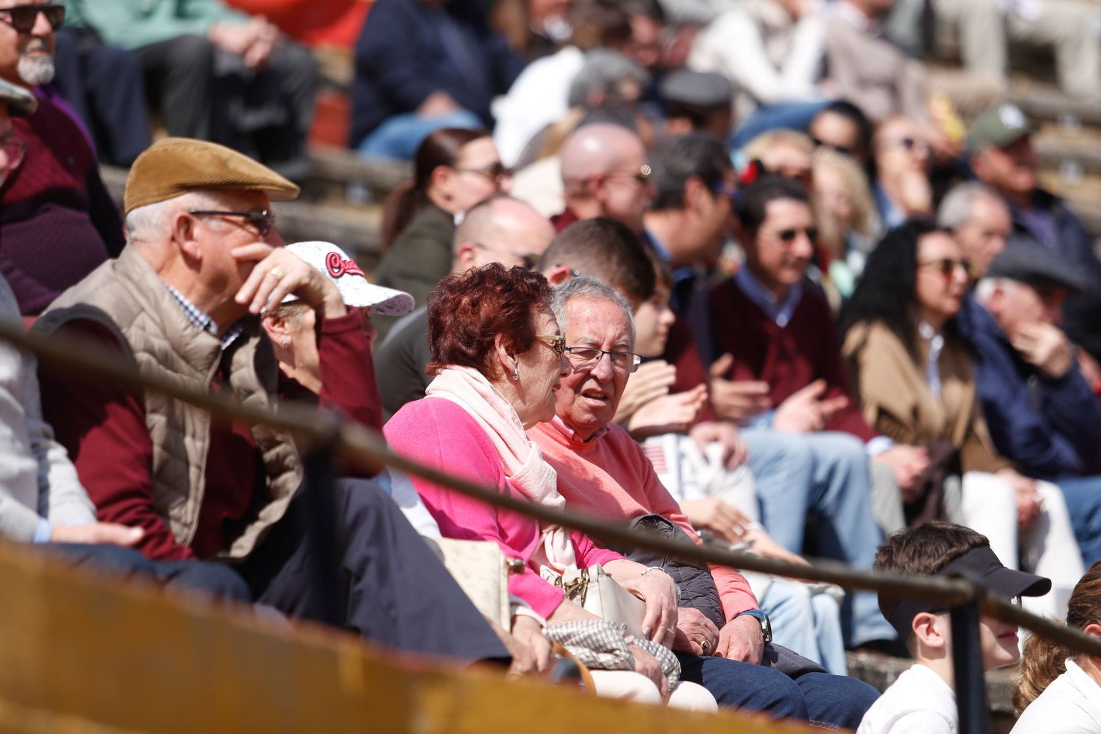 La clase magistral solidaria de Miguelete en la plaza de toros de Las Palomas de Algeciras, en imágenes