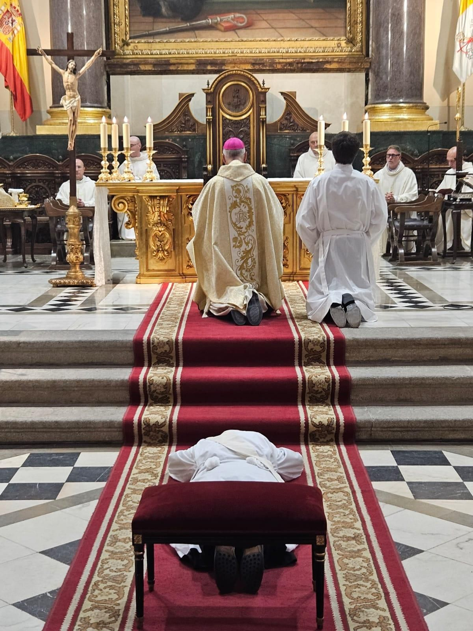 Uno de los momentos centrales de la ceremonia de ordenación sacerdotal de Gómez Anduaga. Uno de los momentos centrales de la ceremonia de ordenación sacerdotal de Gómez Anduaga.