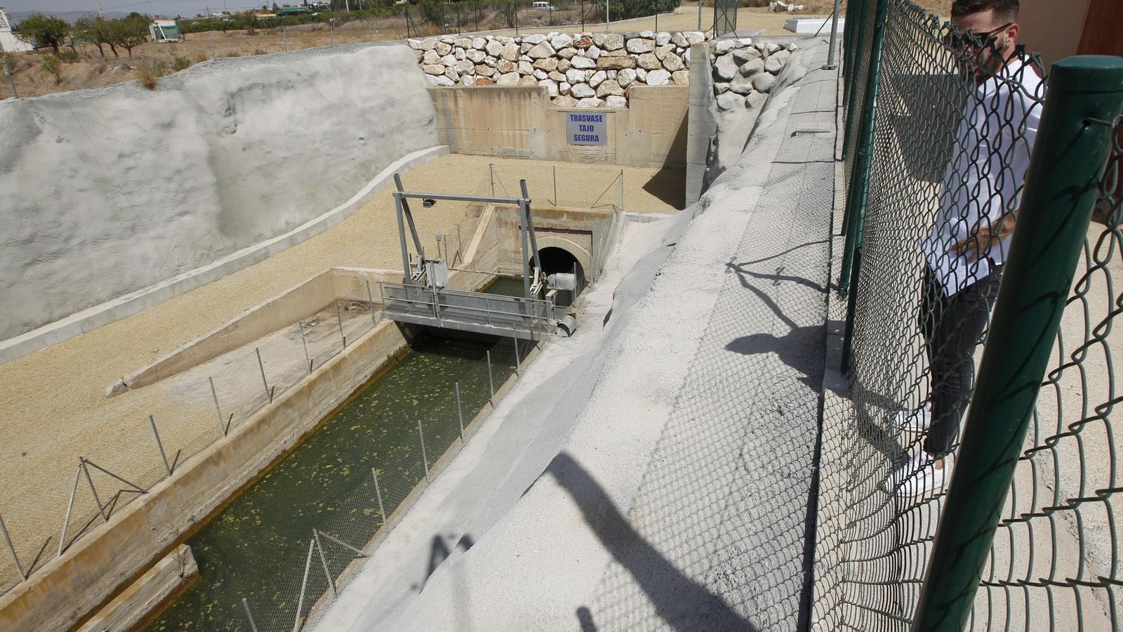 Acceso en El Saltador, Huércal Overa, del trasvase Tajo-Segura.