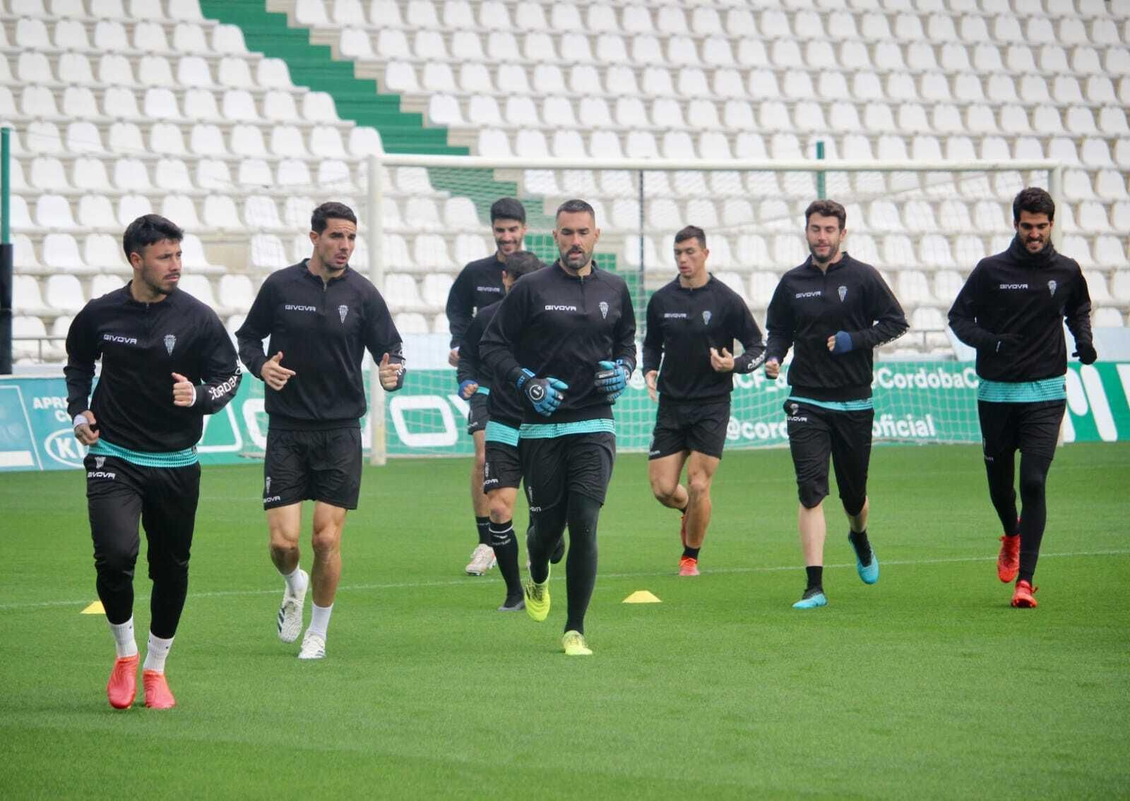 Viedma corre junto a sus compañeros en el entrenamiento del jueves en El Arcángel.