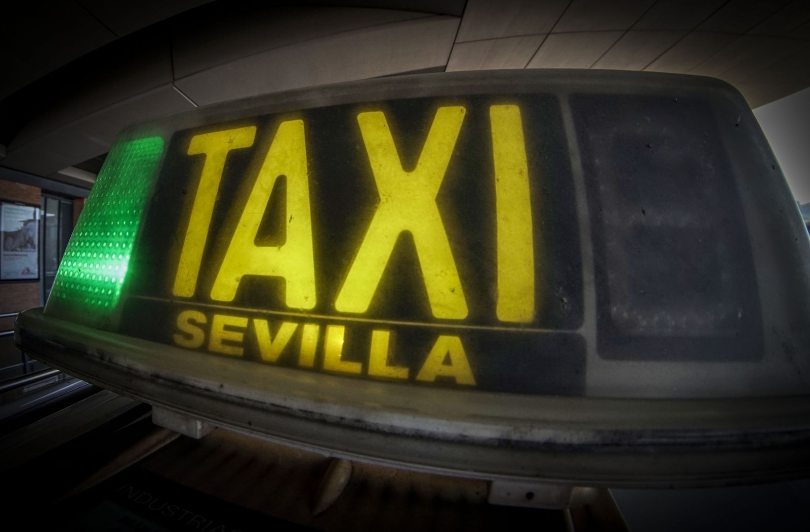 Indicador luminoso de un taxi de Sevilla.