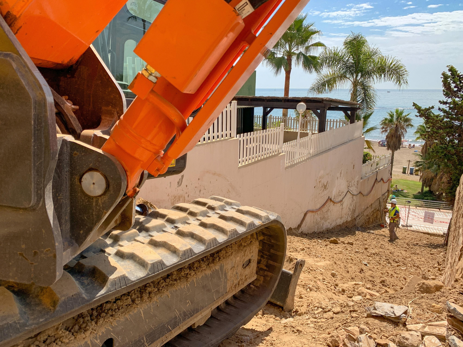 El inicio de la obra de remodelación de la escalera.