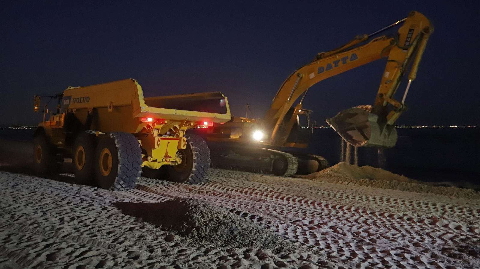Fotos del trasvase de arena en El Rinconcillo