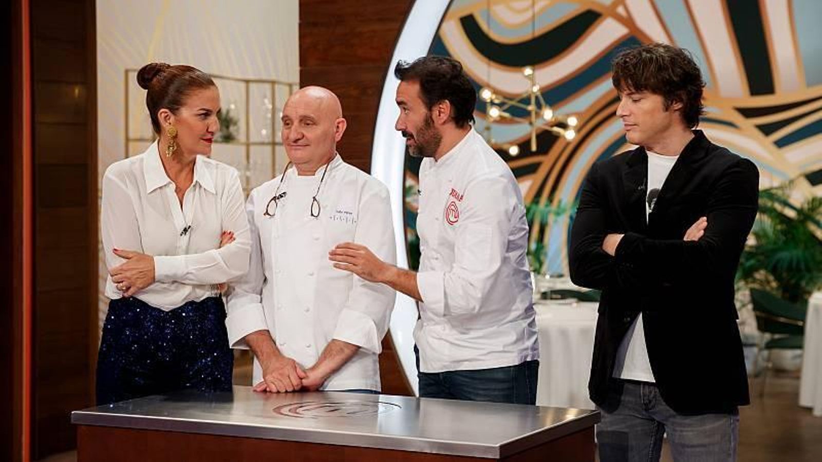 Juanma Castaño y Toño Pérez supervisan una prueba en 'MasterChef'