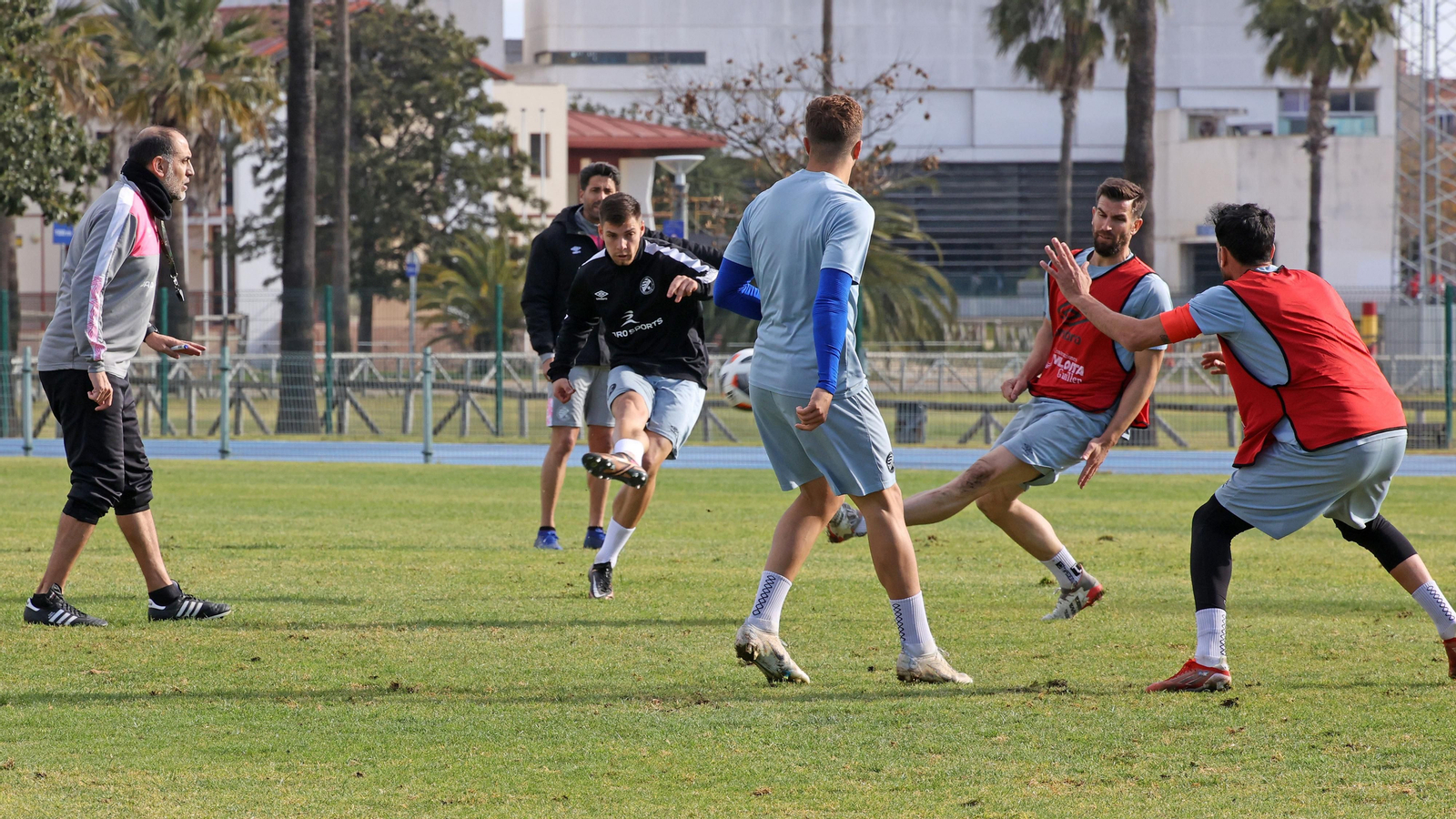 Primer entrenamiento de Romerito en el Xerez DFC Primer entrenamiento de Romerito en el Xerez DFC