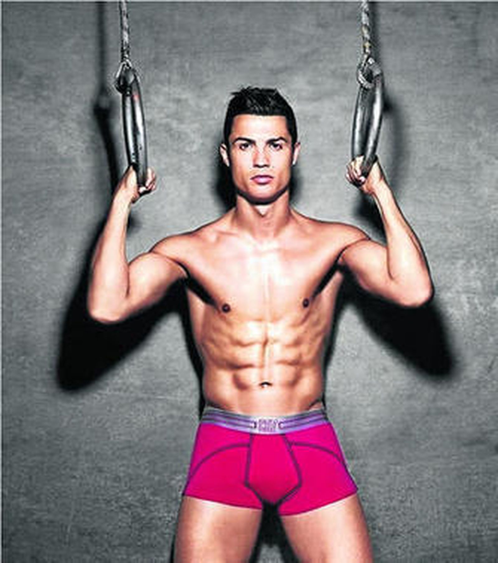 El futbolista está promocionando una nueva línea de calzoncillos.