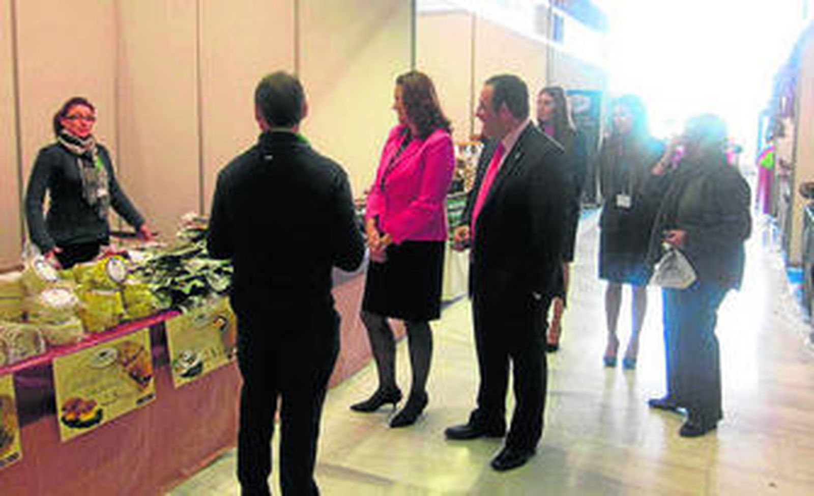 La concejal del Ayuntamiento inaugura la I Feria de Caza de Almería.