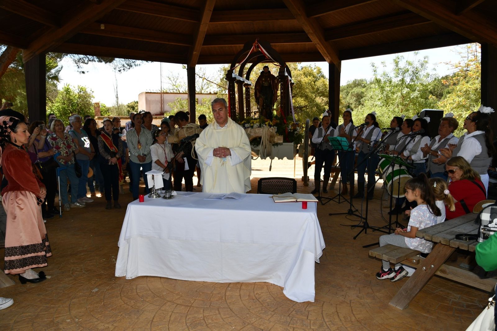 Misa romera en el Pinar del Rey.