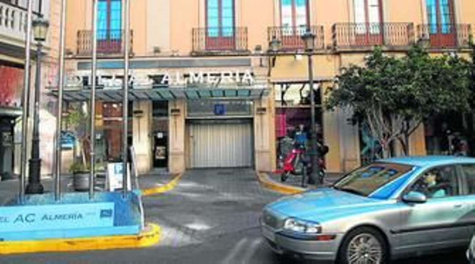 Hotel AC Almería, localizado en la Plaza Flores, en pleno centro de la captial.