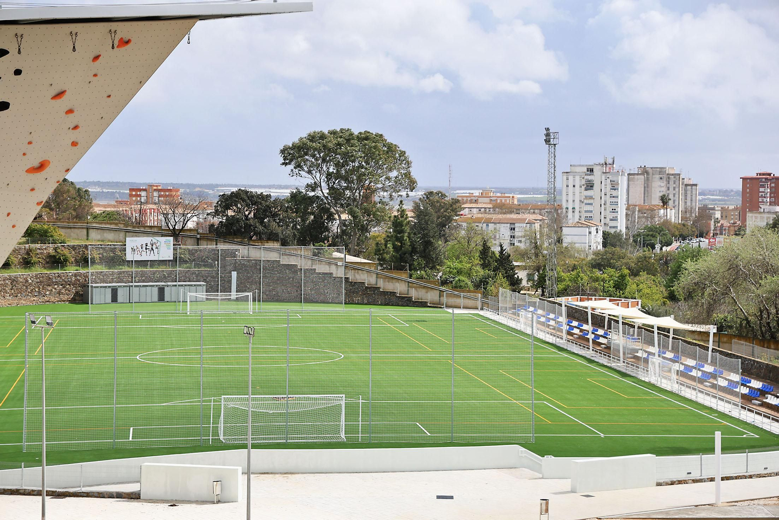 Imágenes de la visita a las obras de la Ciudad Deportiva de Huelva