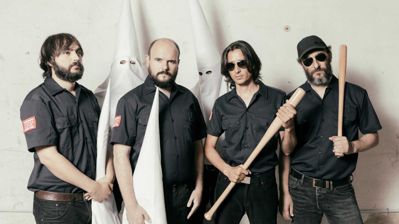 Los Planetas junto a Niño de Elche, en una imagen promocional.